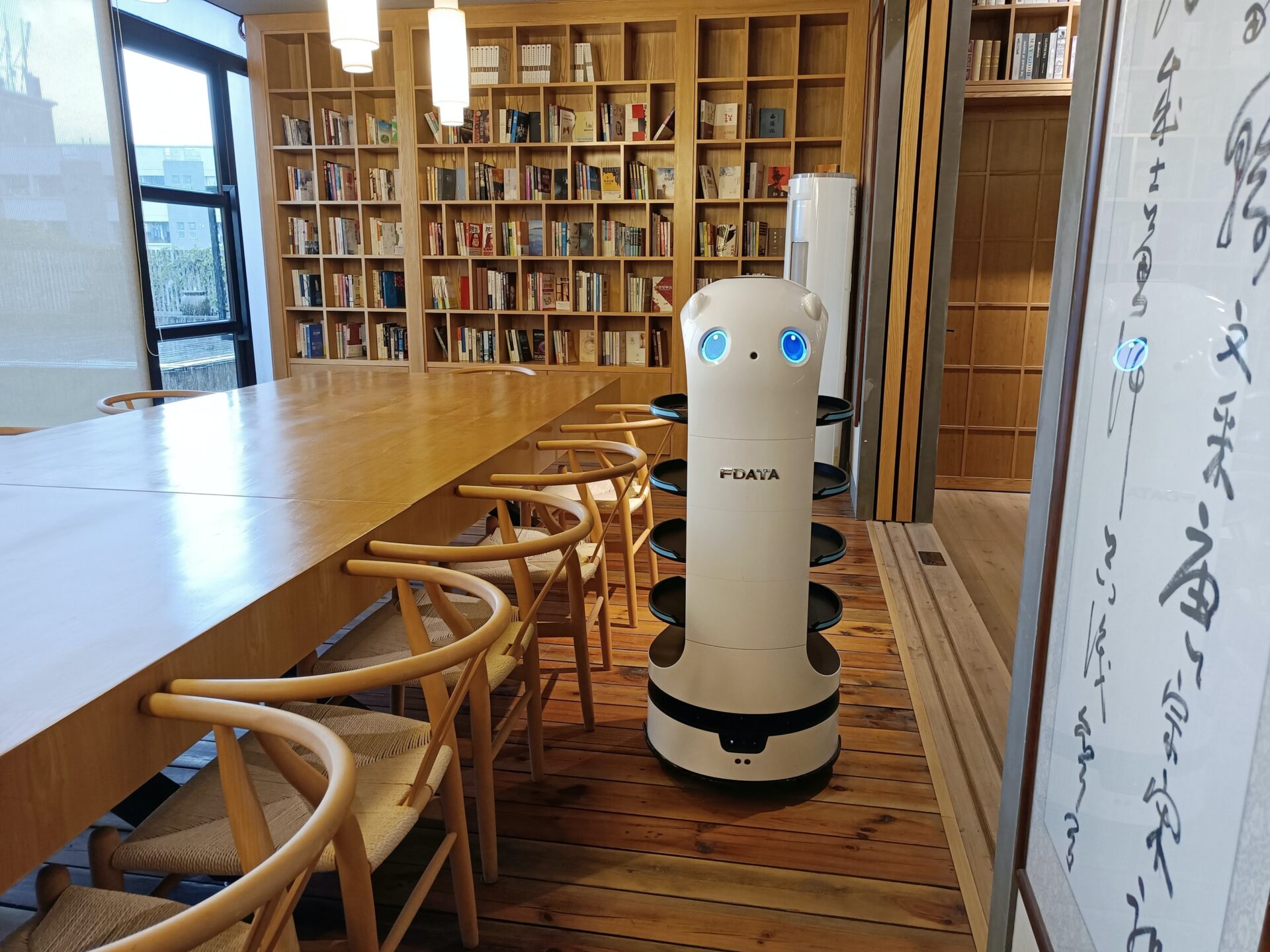 E se i robot in casa non aspirassero solo briciole?