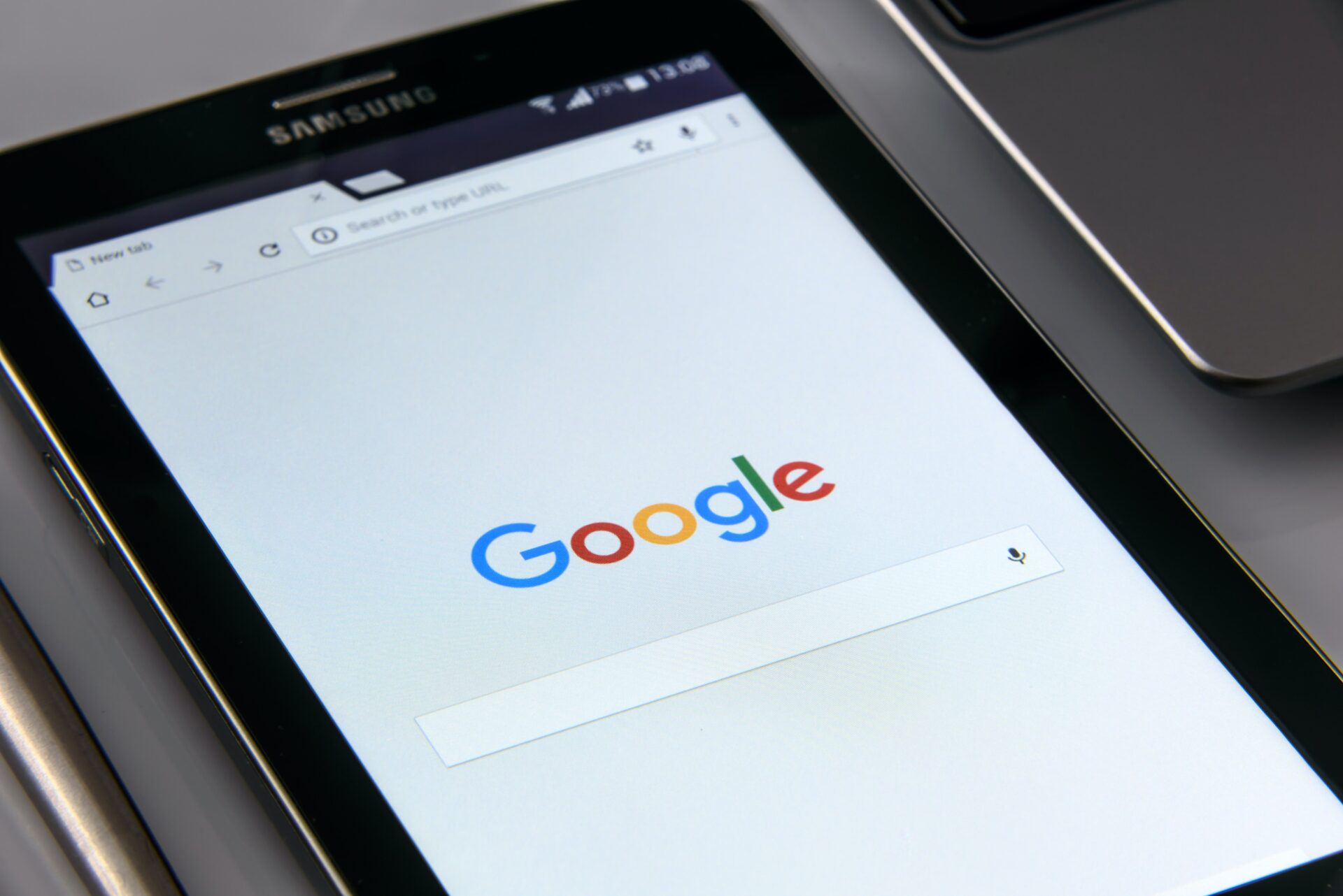 Google introdurrà un sistema per evidenziare contenuti creati con l’IA negli annunci politici in vista delle elezioni USA 2024