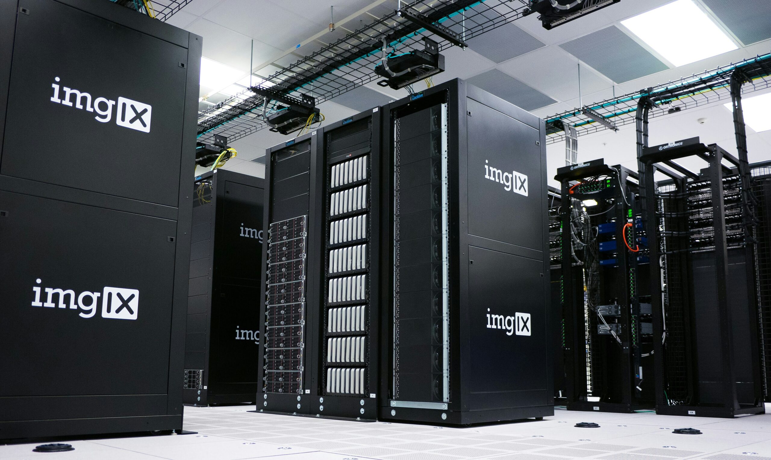 Sfide energetiche dell’IA, l’impatto crescente sui data center e le conseguenze ambientali.
