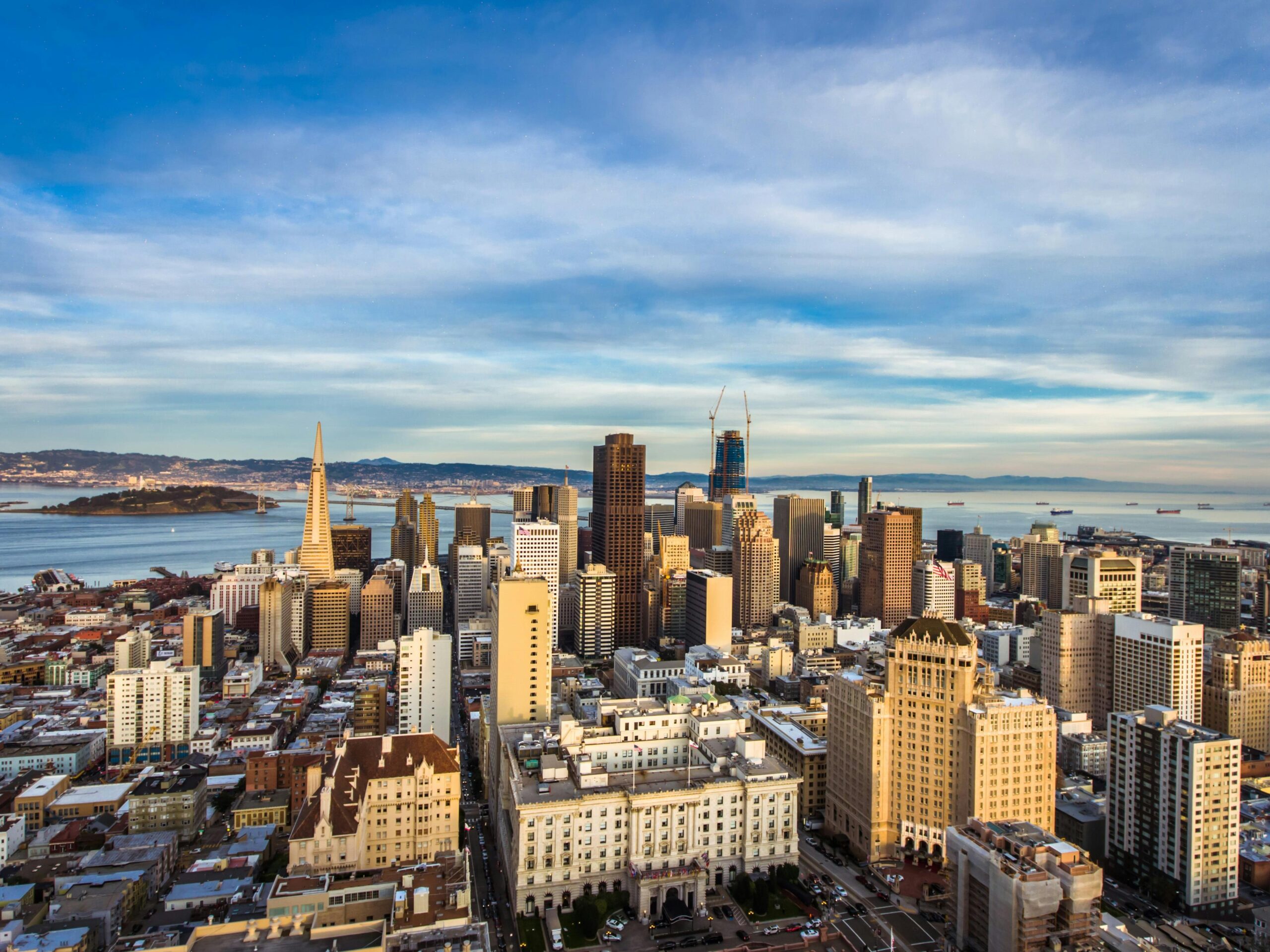 Cene intellettuali nella Bay Area: il dibattito sull’IA tra ottimismo e pessimismo