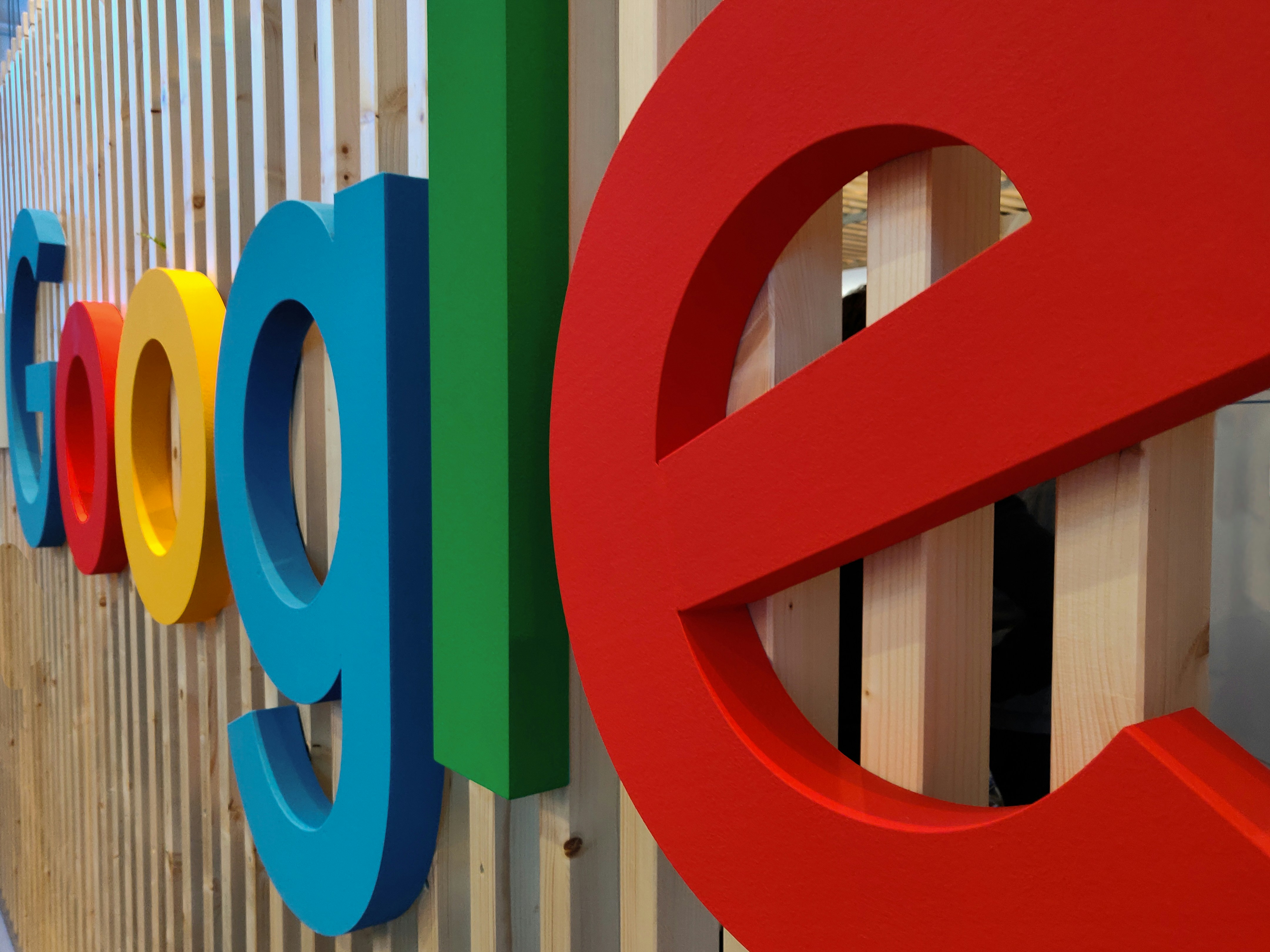 Sundar Pichai di Google: Azioni contro OpenAI se accertato utilizzo Improprio di contenuti YouTube
