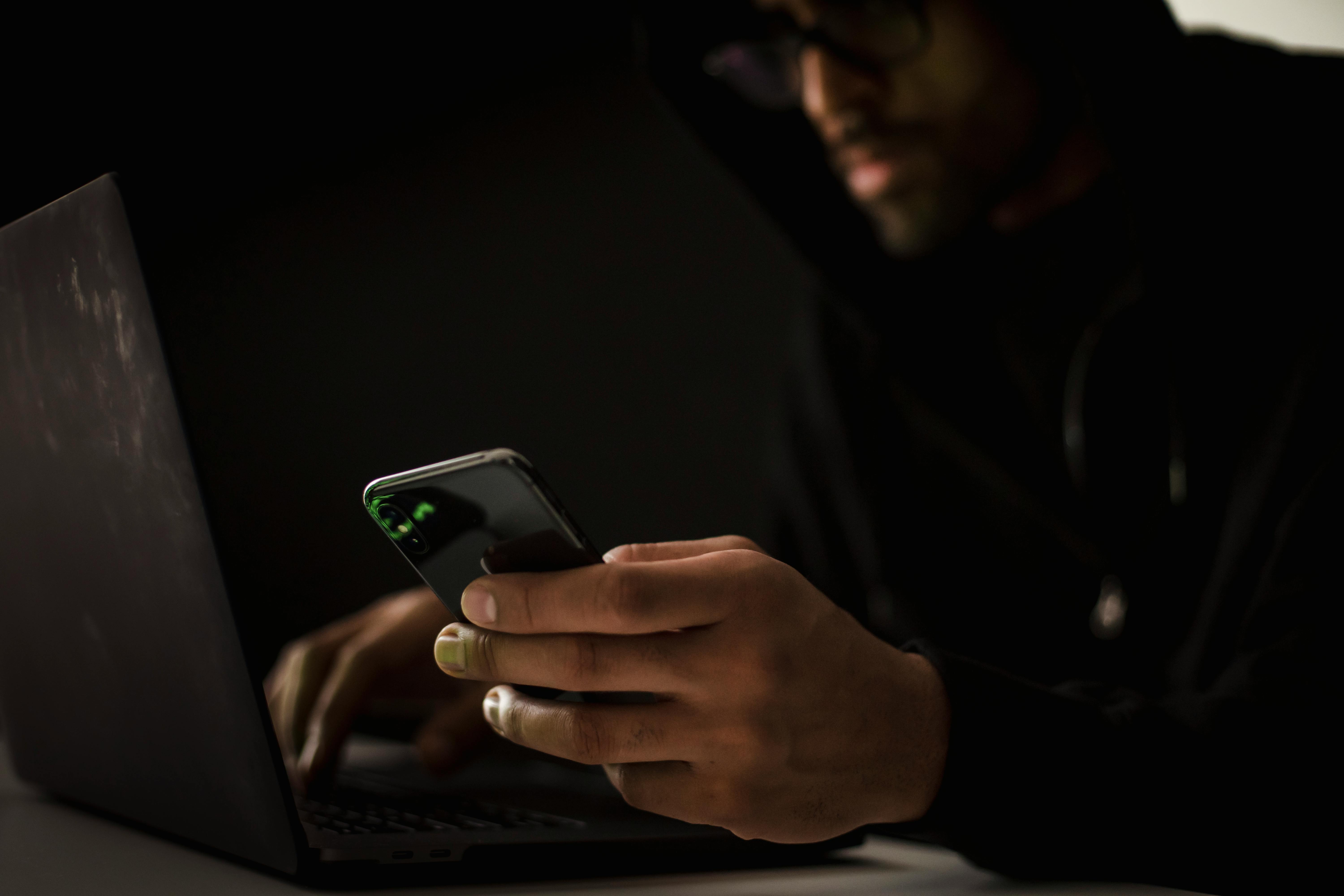In che modo i cybercriminali sfruttano l’AI