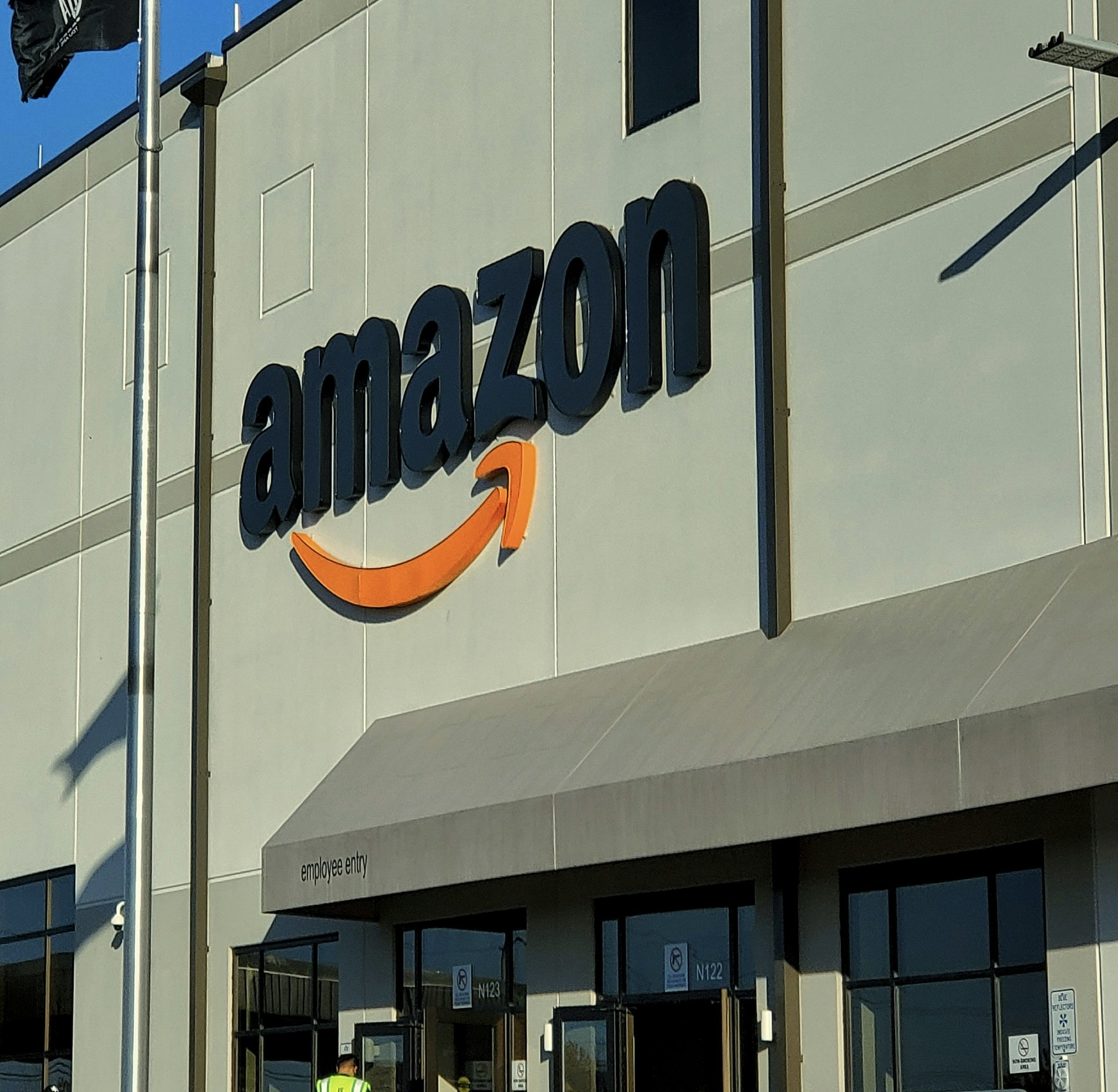 Cambio di strategia per Amazon: addio tecnologia “Just Walk Out”, benvenuti Dash Carts