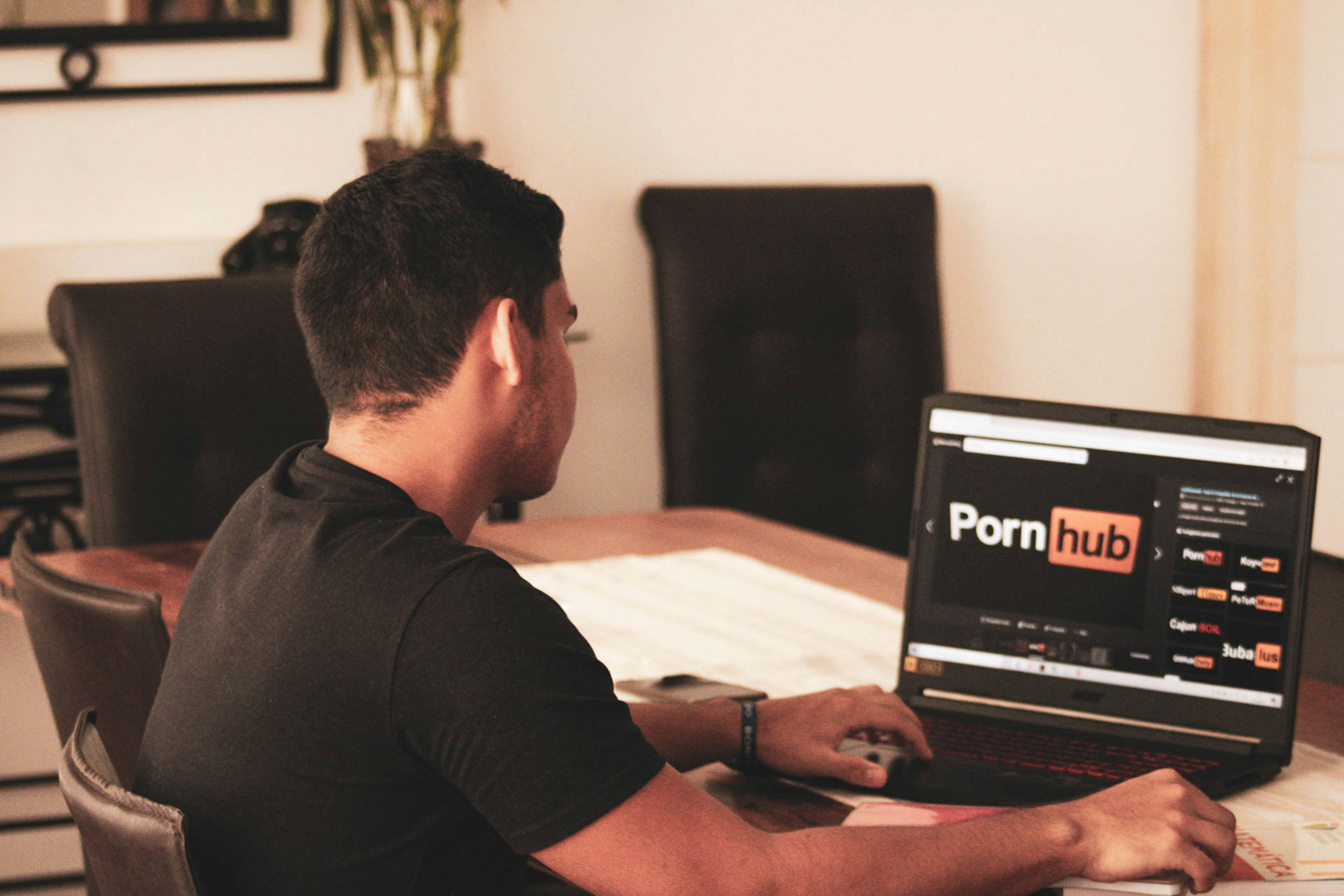 Proteggere privacy e diritti delle lavoratrici del sesso nell’era degli deepfake