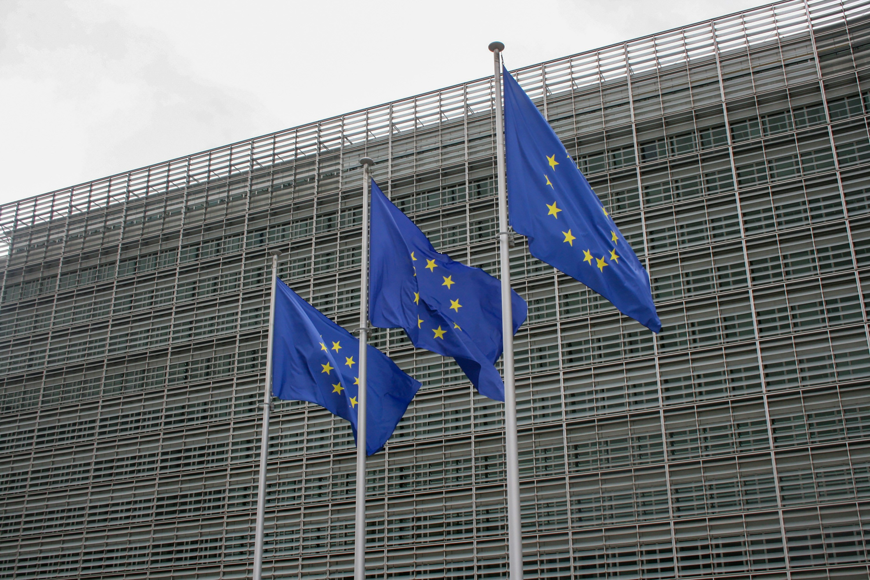 3 bandiere dell'UE.