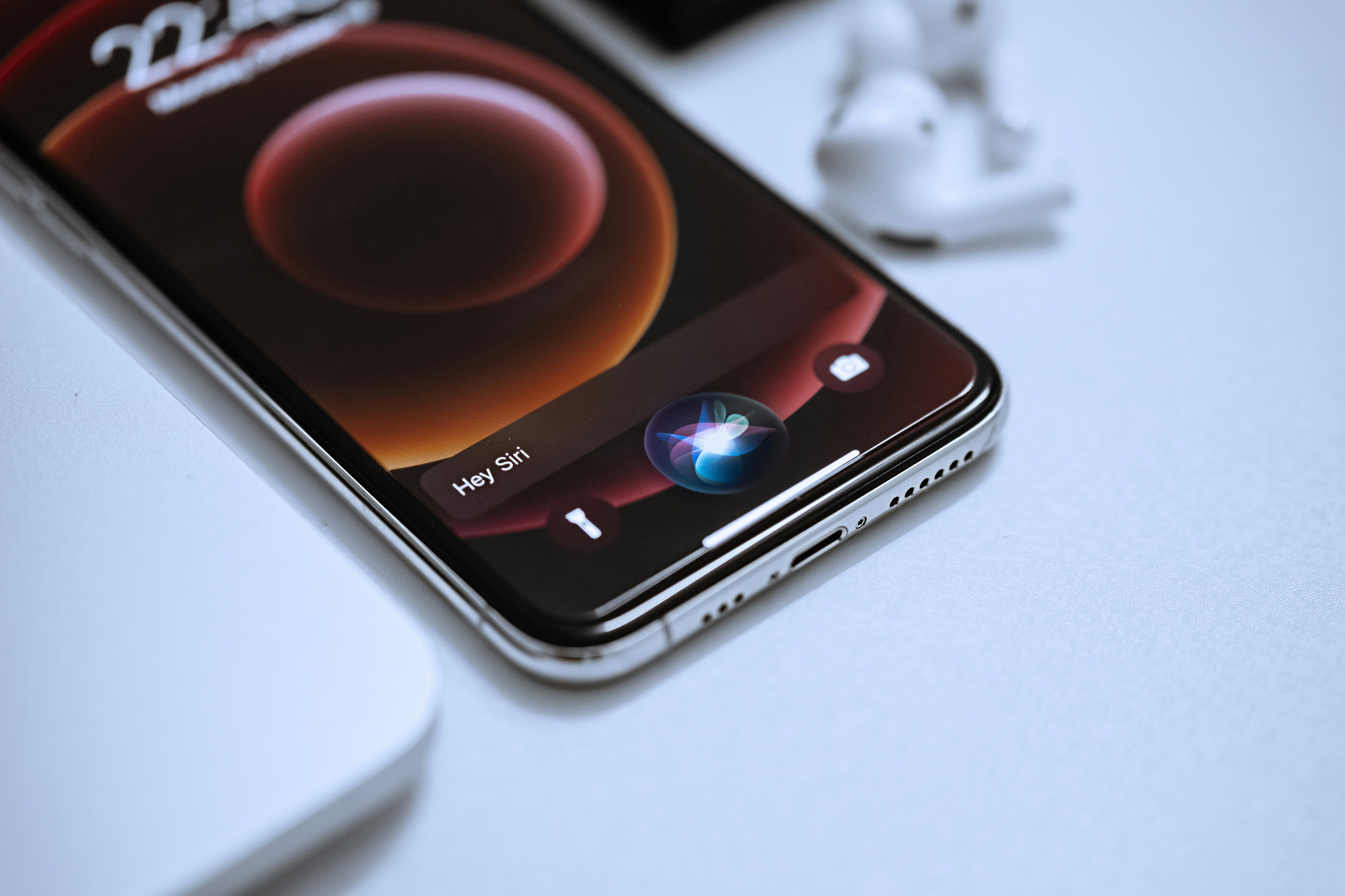 Apple e OpenAI collaborano, Siri migliorata con ChatGPT, ma a Musk non piace
